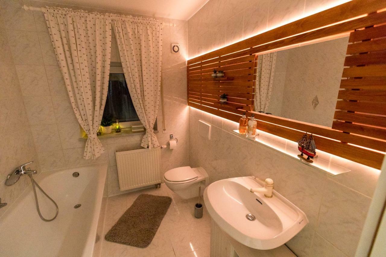 Ferienwohnung Landhaus Swisttal - In Der Naehe Phantasialand Bruehl Und Palmenparadies Therme Euskirchen Buitenkant foto
